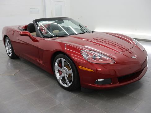 Used 2008 Chevrolet Corvette Convertible w/ Preferred Equipment Group RWD image 2