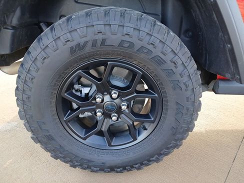 Used 2025 Jeep Wrangler Willys image 13