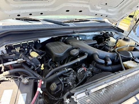 Used 2009 Ford F550 2WD Regular Cab Super Duty image 5