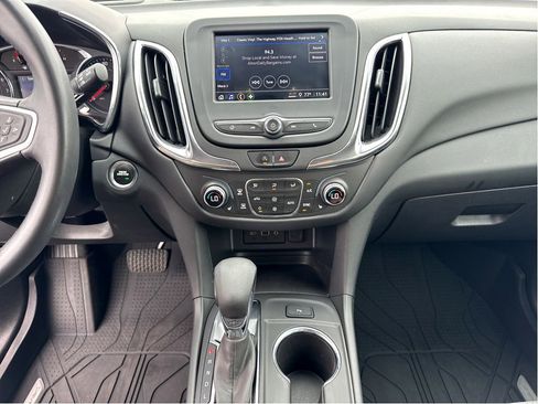 Used 2022 Chevrolet Equinox LT image 19