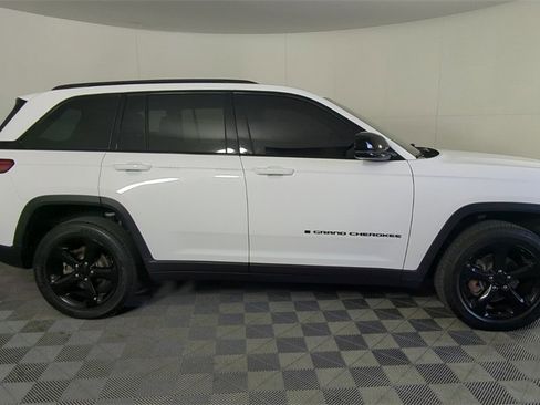 Certified 2023 Jeep Grand Cherokee Altitude image 4