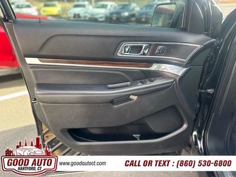 Used 2018 Ford Explorer Limited w/ Ford Safe & Smart Package image 5