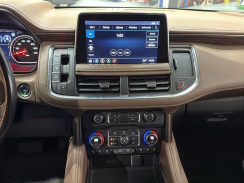 Used 2021 Chevrolet Suburban High Country w/ Premium Package image 32