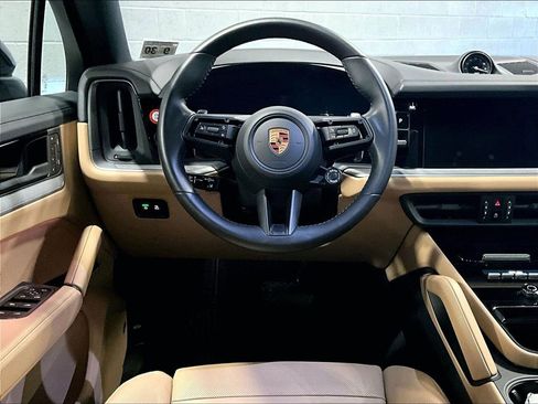 Certified 2025 Porsche Cayenne Coupe AWD/4WD image 11