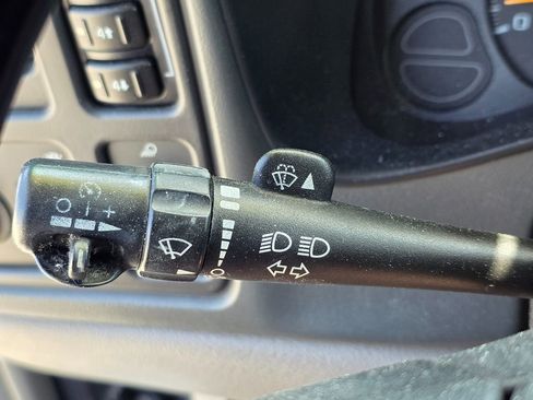 Used 2005 Chevrolet Avalanche Z71 w/ Preferred Equipment Group image 26