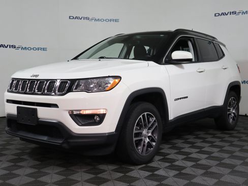 Used 2018 Jeep Compass Latitude w/ Popular Equipment Group AWD/4WD image 12