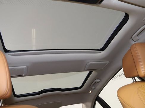 Used 2022 BMW 750i xDrive w/ Luxury Rear Seating Package image 11