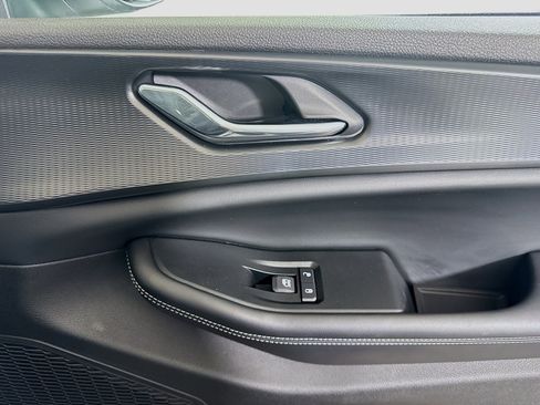 Used 2024 Jeep Grand Cherokee Laredo X image 31