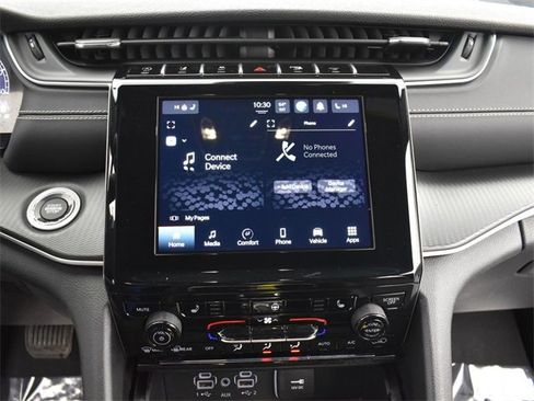 Used 2023 Jeep Grand Cherokee Altitude image 8