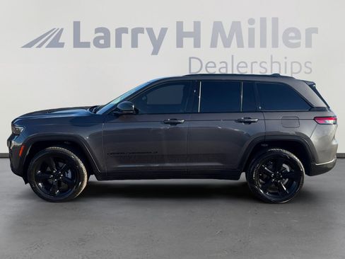 Certified 2022 Jeep Grand Cherokee Altitude image 2