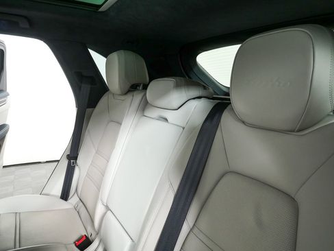 Certified 2021 Porsche Cayenne Turbo AWD/4WD image 23