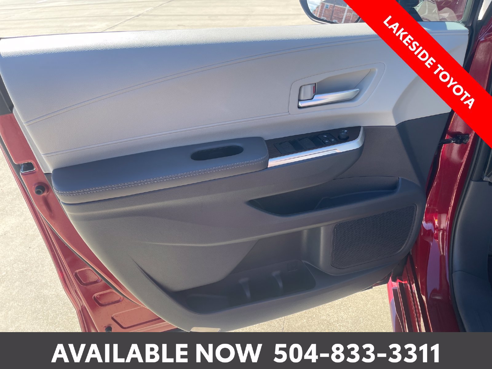 Used 2023 Toyota Sienna XLE FWD image 25