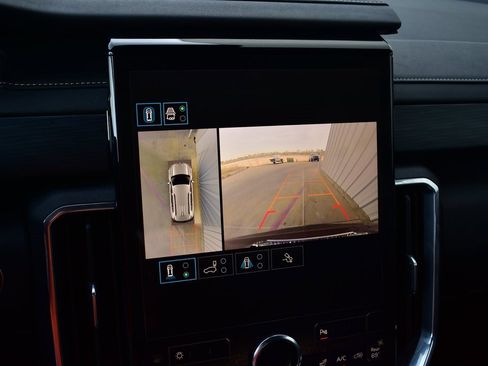 Used 2025 GMC Acadia Elevation image 44