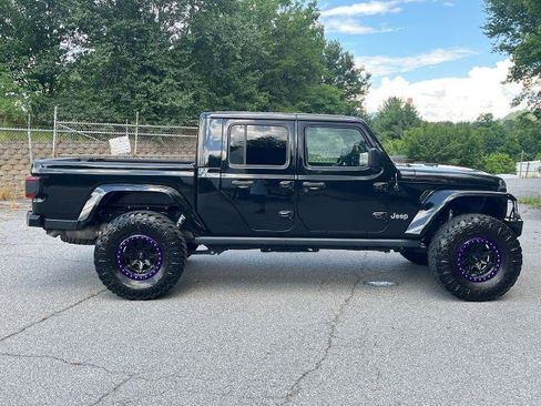 Used 2022 Jeep Gladiator Overland w/ Cold Weather Group AWD/4WD image 2