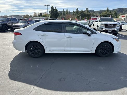 Used 2020 Toyota Corolla LE image 4