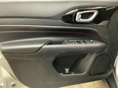 Used 2025 Jeep Compass Trailhawk AWD/4WD image 11