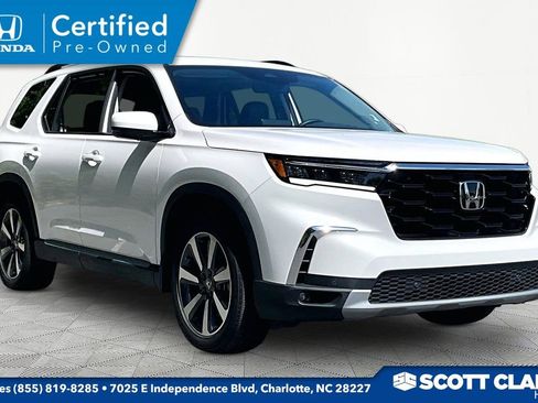 Certified 2025 Honda Pilot Touring image 1