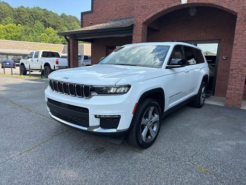 Used 2022 Jeep Grand Cherokee L Limited image 11