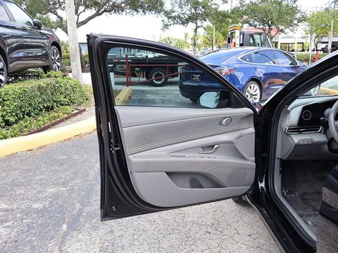 Used 2023 Hyundai Elantra SEL w/ Convenience Package FWD image 20