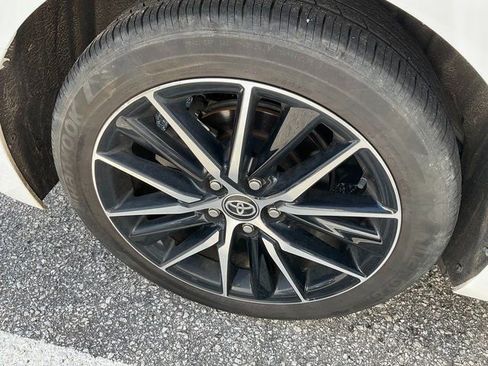 Used 2024 Toyota Camry SE image 11