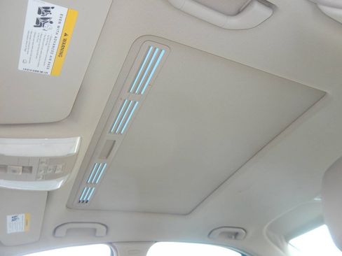 Used 2012 Mercedes-Benz C 250 Sedan image 24