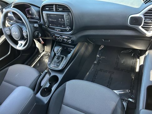 Used 2025 Kia Soul LX image 11