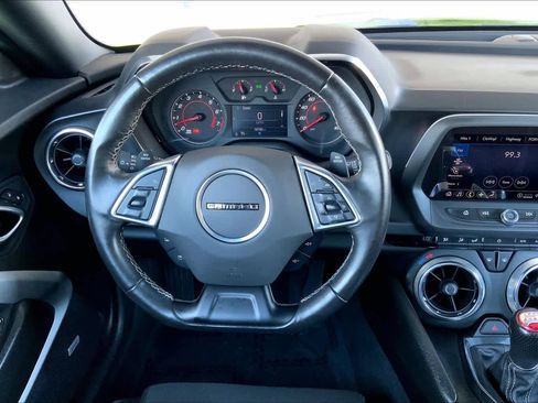 Used 2021 Chevrolet Camaro LT w/ Technology Package image 5