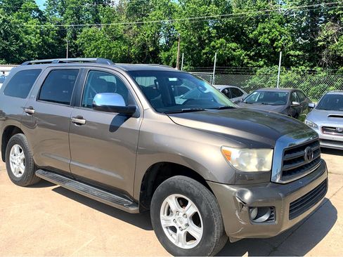 Used 2010 Toyota Sequoia SR5 image 3