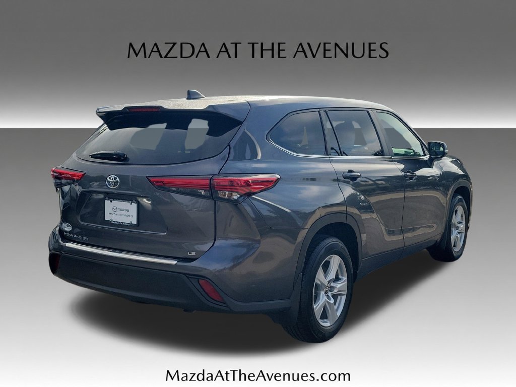Used 2023 Toyota Highlander LE FWD image 4