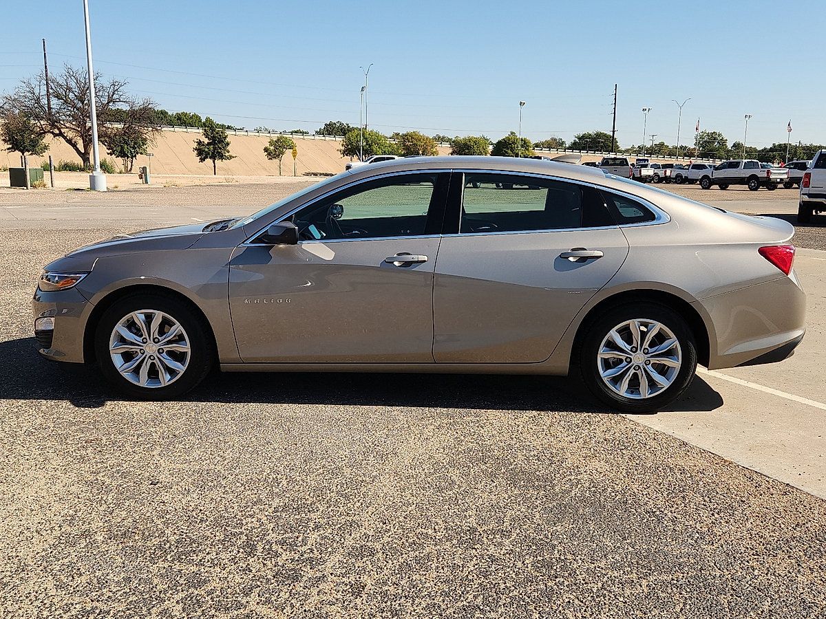 Used 2025 Chevrolet Malibu LT FWD image 2