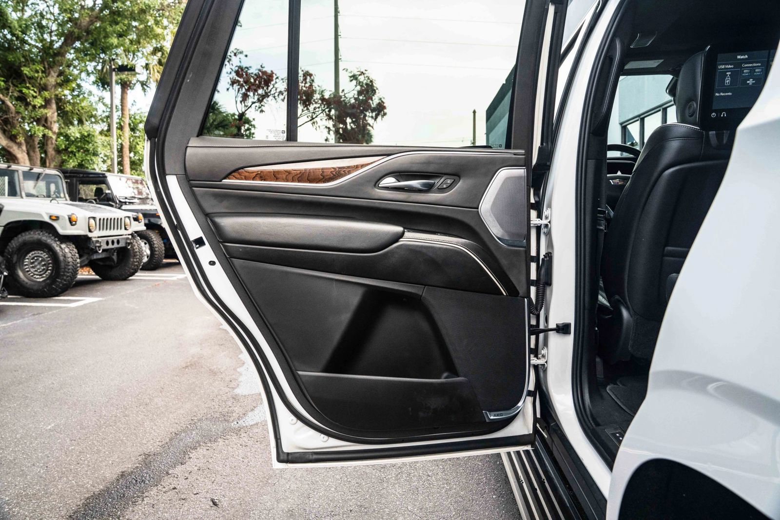 Used 2021 Cadillac Escalade Sport Platinum w/ LPO, ONYX Package AWD/4WD image 26