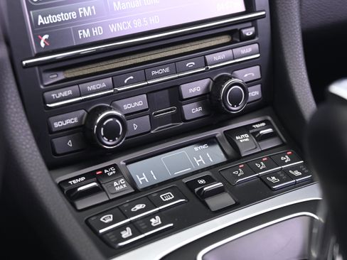 Used 2014 Porsche 911 Carrera 4S image 32