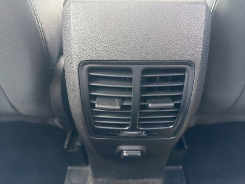 Used 2017 Ford Escape SE FWD image 18