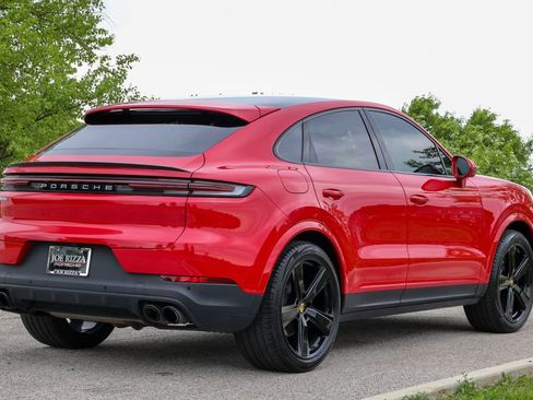 Certified 2024 Porsche Cayenne Coupe AWD/4WD image 40