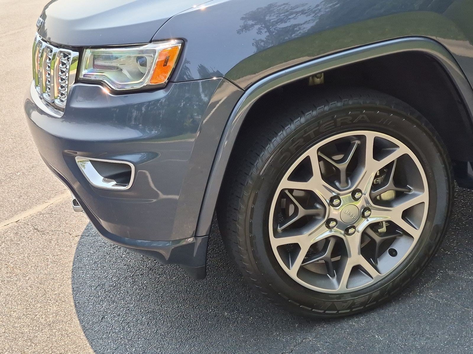 Used 2021 Jeep Grand Cherokee Overland AWD/4WD image 6