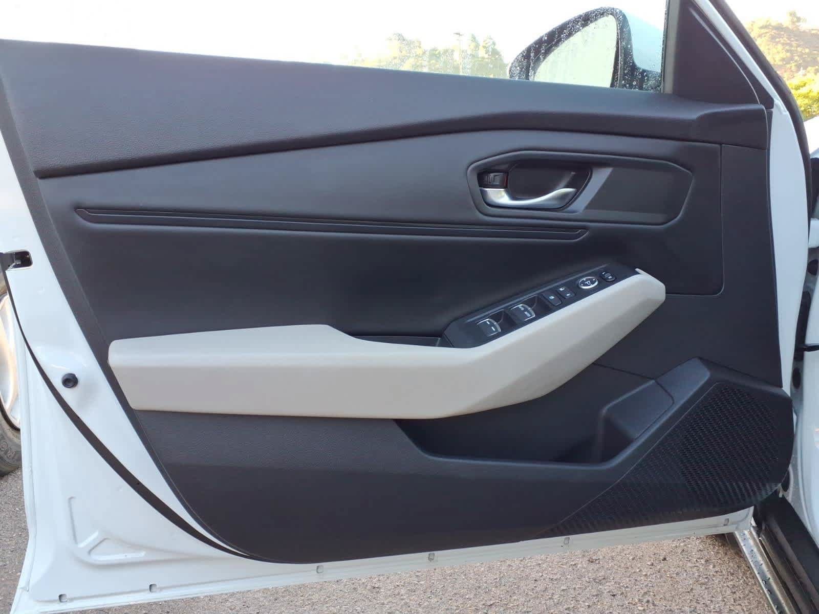 Used 2023 Honda Accord EX image 12