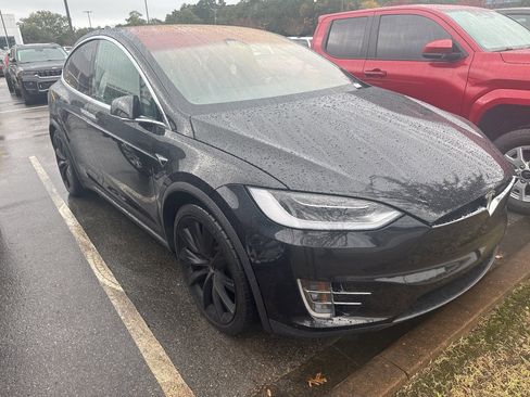 Used 2017 Tesla Model X 90D image 3