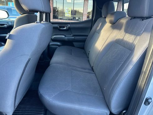 Used 2017 Toyota Tacoma TRD Off-Road image 23