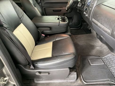 Used 2014 Chevrolet Silverado 2500 LT w/ Interior Plus Package image 11