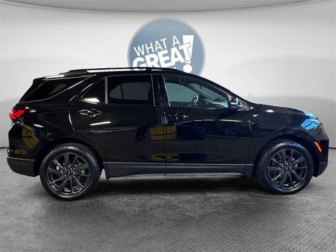 Used 2022 Chevrolet Equinox RS w/ Infotainment Package image 2