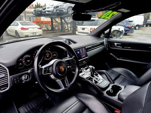 Used 2020 Porsche Cayenne image 17