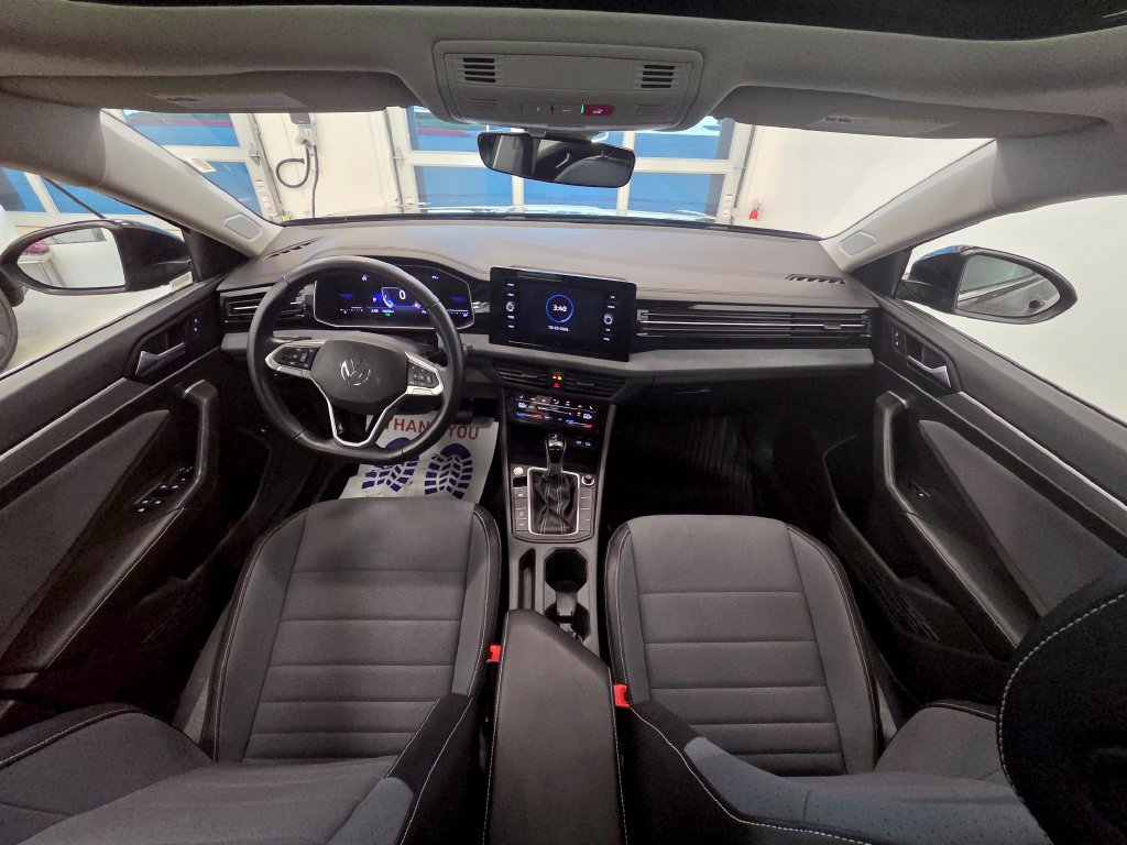 Used 2025 Volkswagen Jetta SE FWD image 20