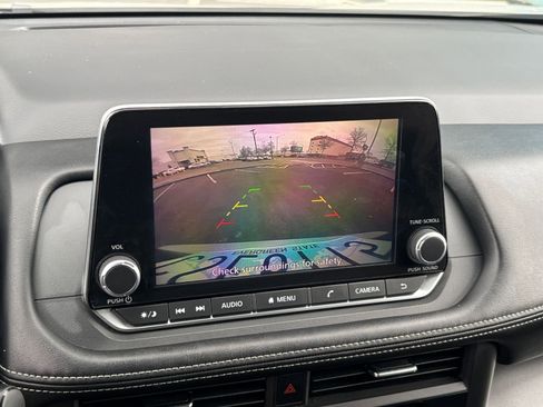 Used 2025 Nissan Rogue SV image 24