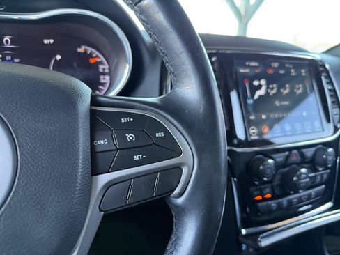 Used 2022 Jeep Grand Cherokee Laredo X RWD image 17