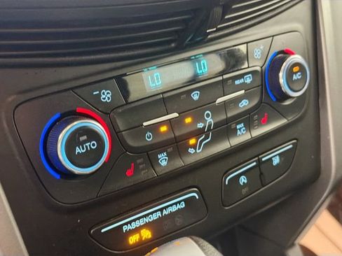 Used 2017 Ford Escape SE w/ Equipment Group 201A FWD image 15