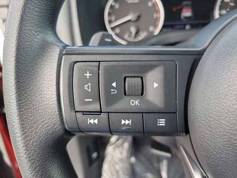 Used 2023 Nissan Rogue S image 6