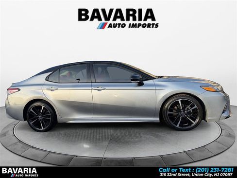 Used 2020 Toyota Camry XSE image 6