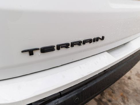 Used 2022 GMC Terrain SLE w/ Driver Convenience Package image 11