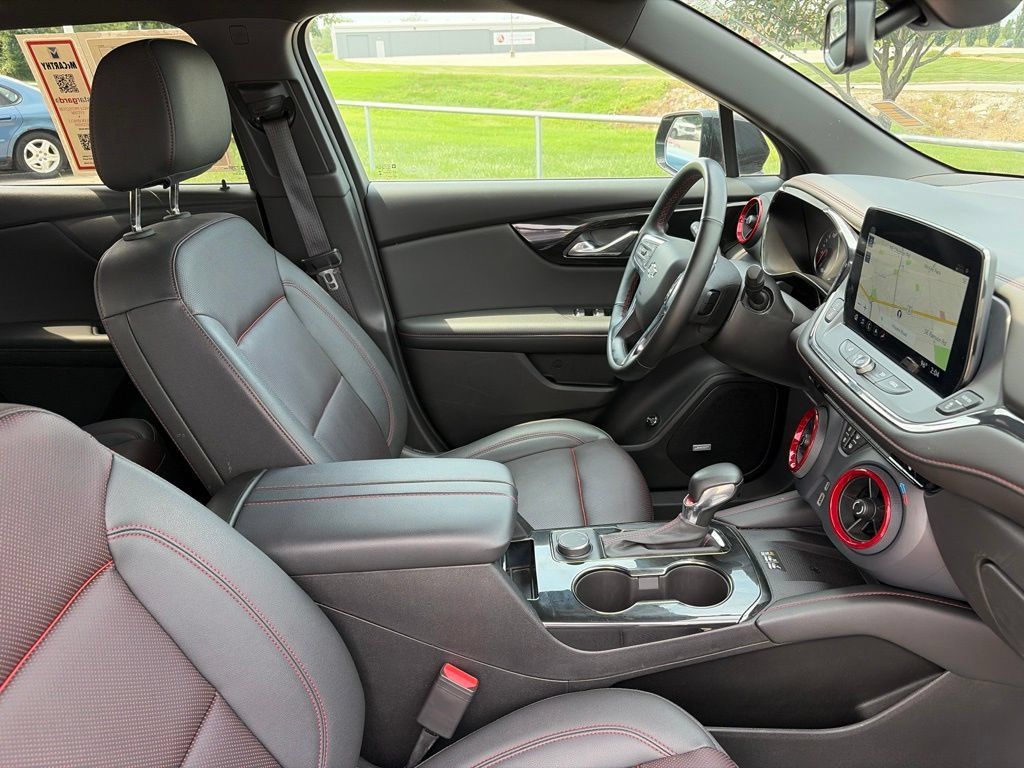 Used 2025 Chevrolet Blazer RS FWD image 31
