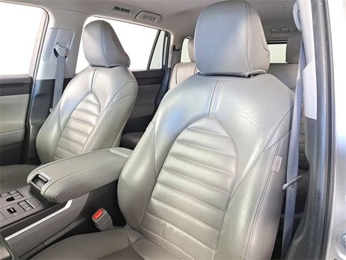 Used 2023 Toyota Highlander LE image 21
